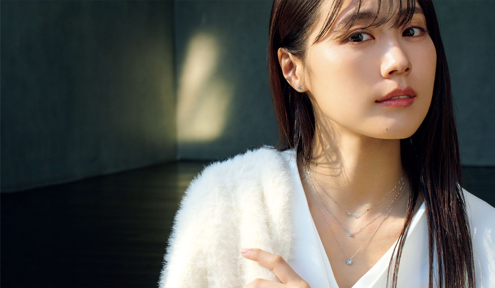 有村架純さん着用アイスブル―ダイヤモンドアイテム